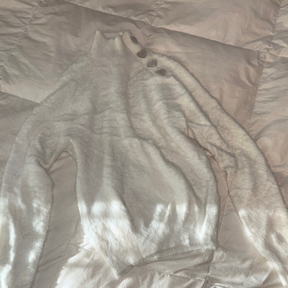 Zara White Fuzzy Turtleneck Sweater - Picture 1 of 3